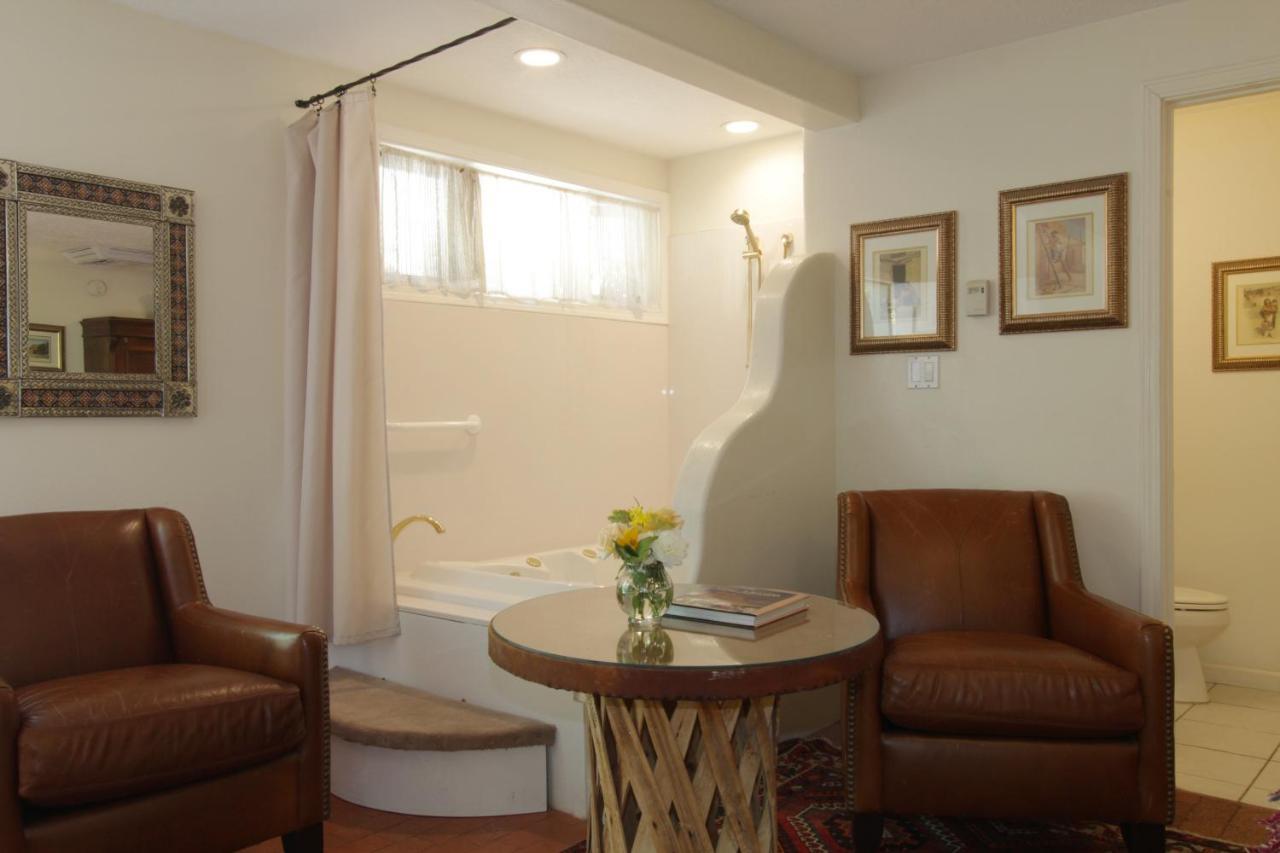 Casa Blanca Inn And Suites ฟาร์มิงตัน ภายนอก รูปภาพ